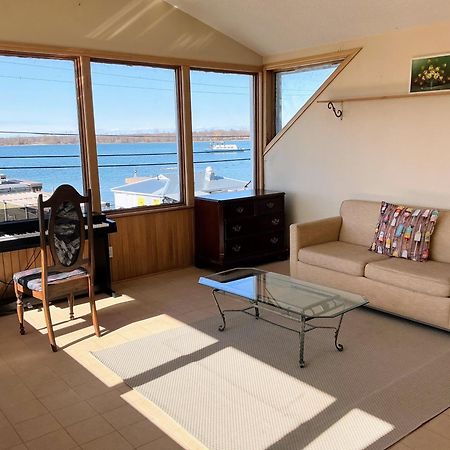 Hotel Wolfe Island Marysville Экстерьер фото