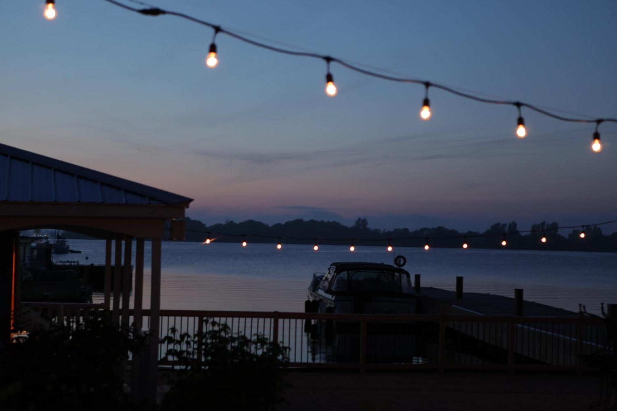 Hotel Wolfe Island Marysville Экстерьер фото