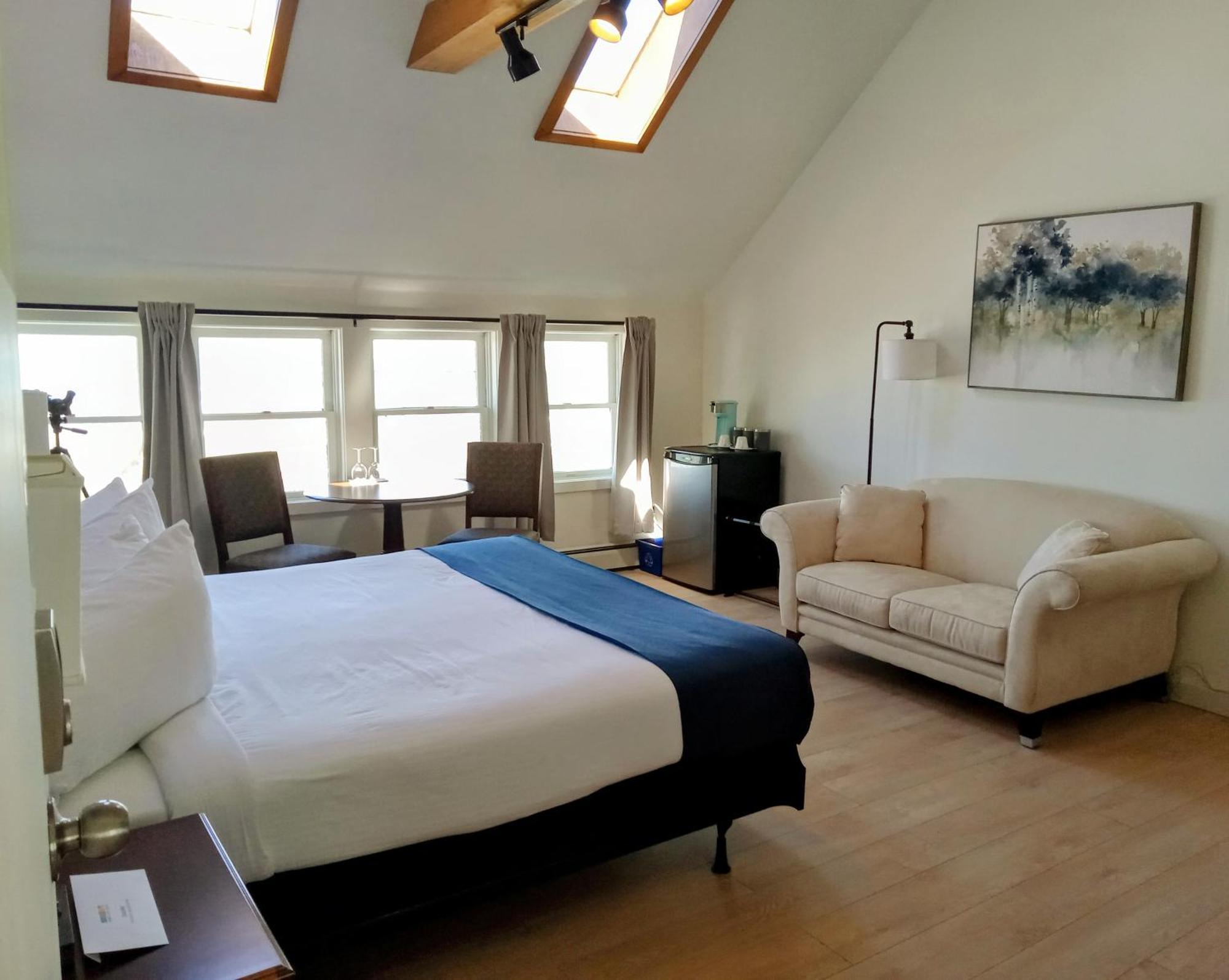 Hotel Wolfe Island Marysville Экстерьер фото
