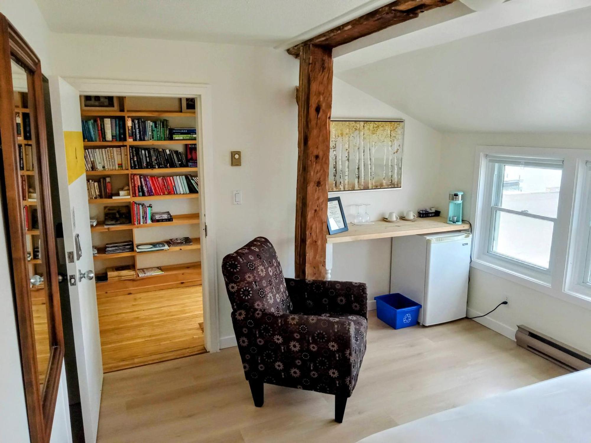 Hotel Wolfe Island Marysville Экстерьер фото