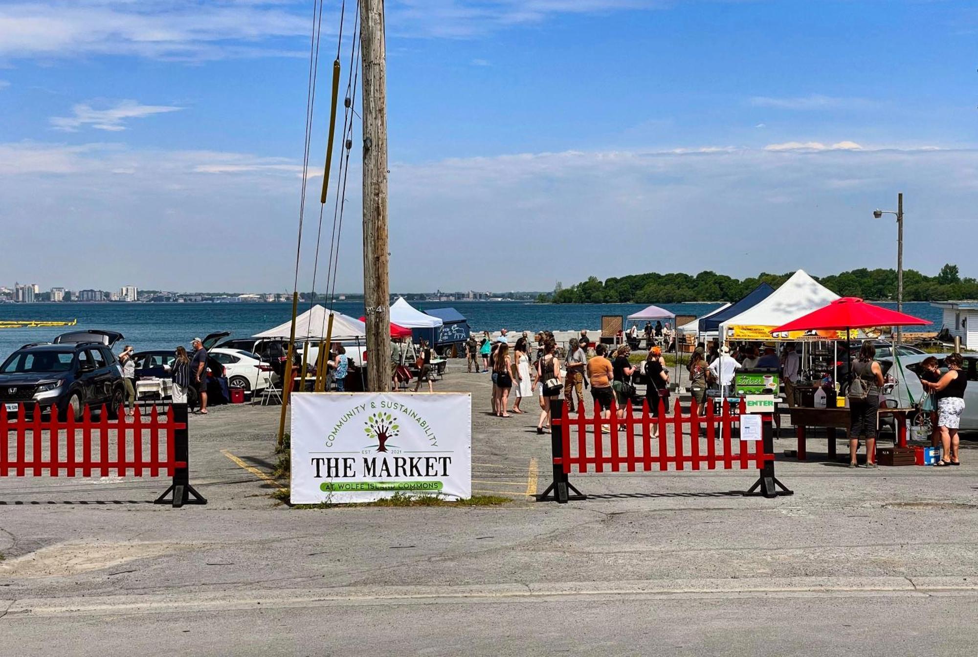Hotel Wolfe Island Marysville Экстерьер фото
