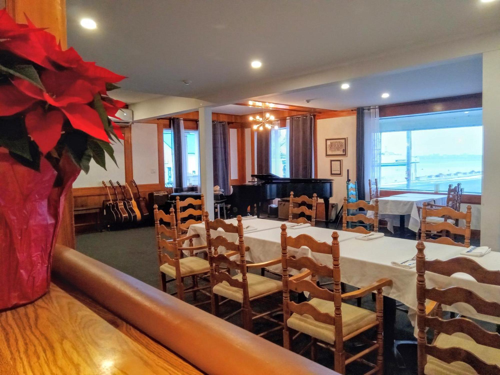 Hotel Wolfe Island Marysville Экстерьер фото