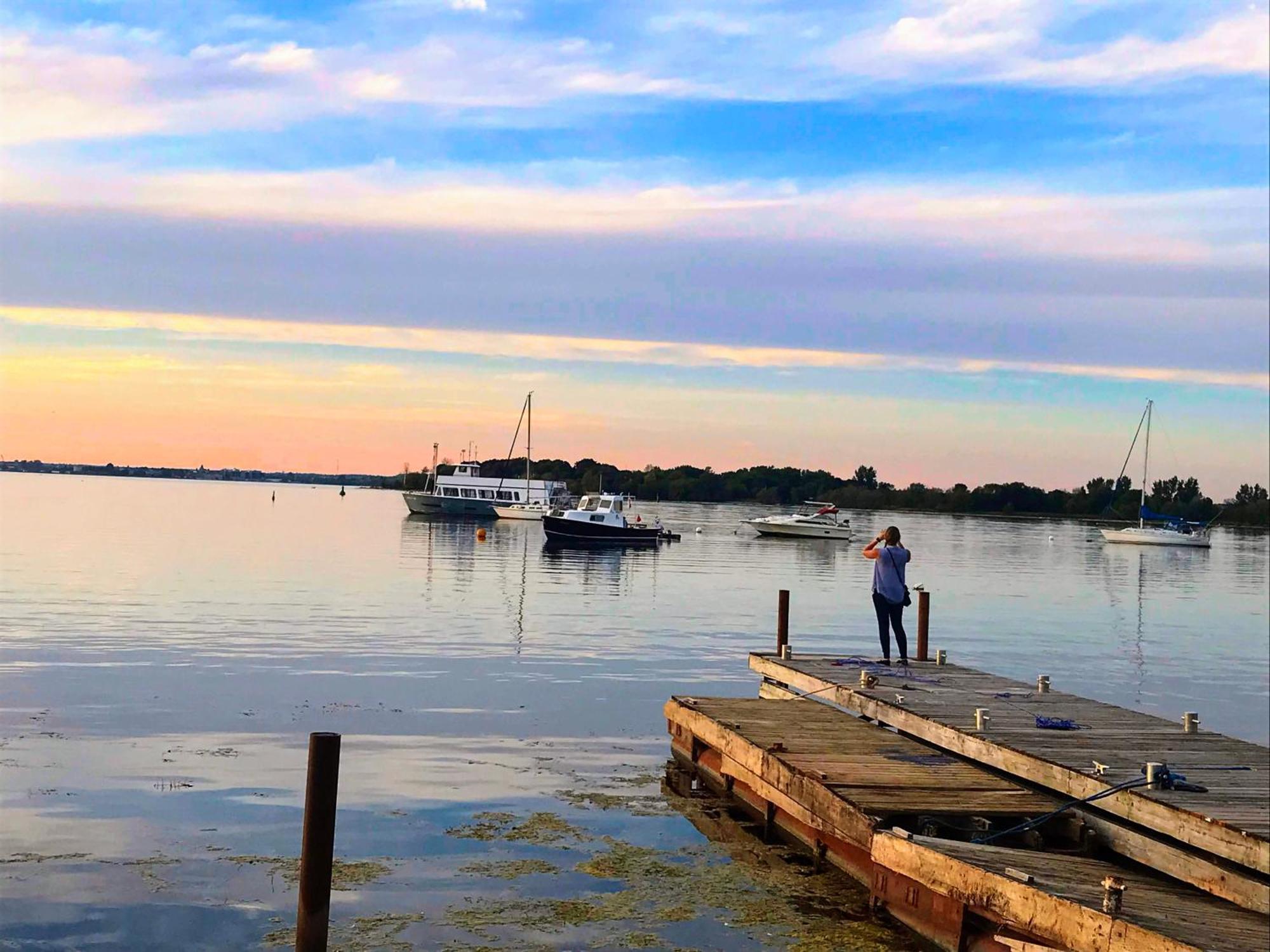 Hotel Wolfe Island Marysville Экстерьер фото