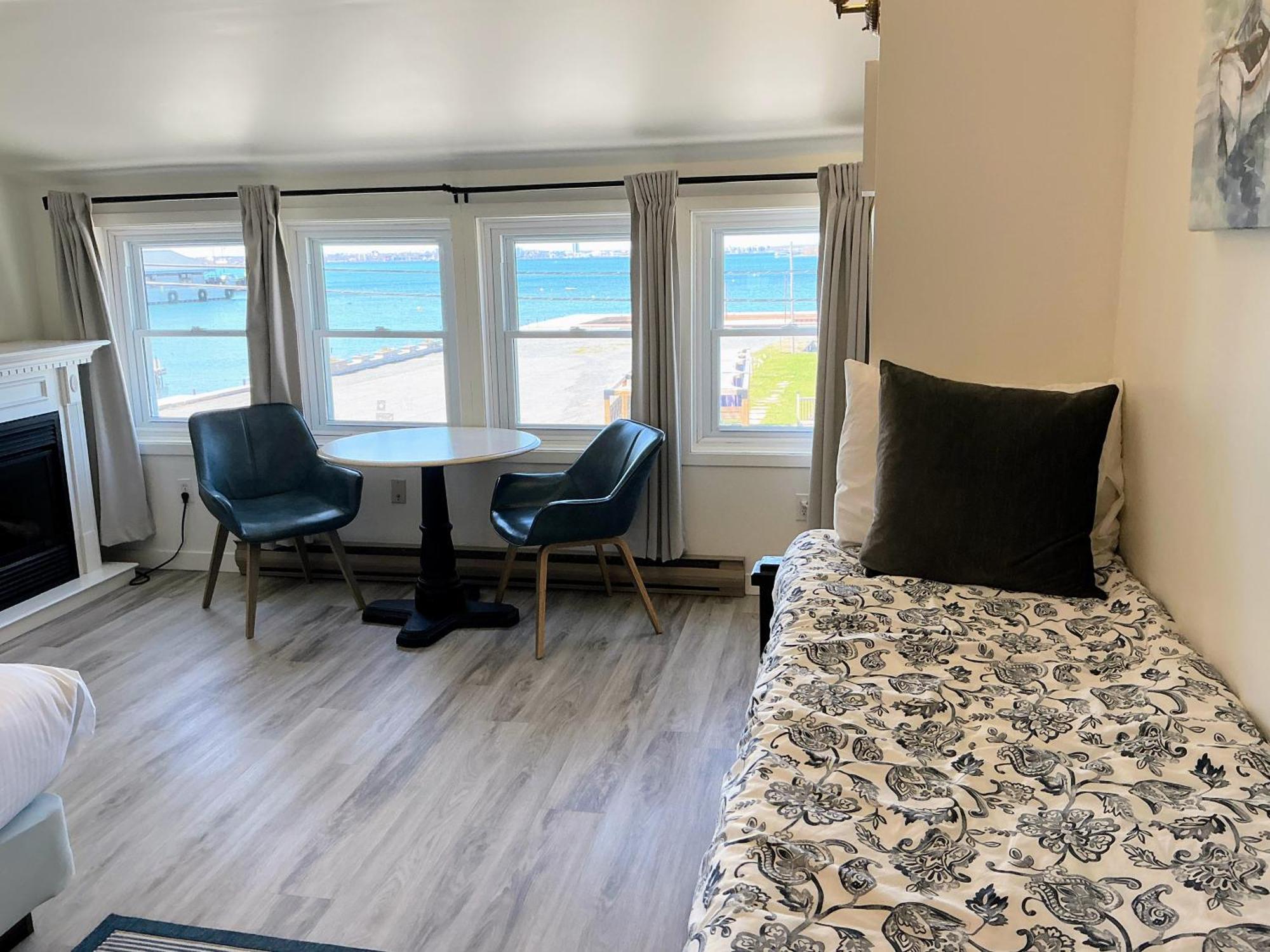 Hotel Wolfe Island Marysville Экстерьер фото